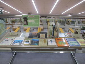 図書館展示.JPG